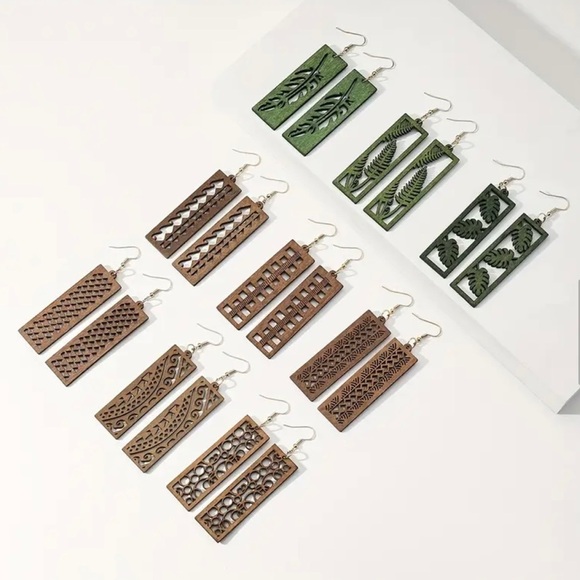 ⭐️ 5 for $25 Natural Wood Brown Painted Lightweight Carved Earrings - Picture 5 of 7